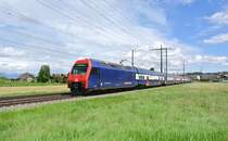 Cupfinal FC Basel-GC im Stade de Suisse Bern, GC Extrazug Nr. 4: Doppeltraktion DPZ, Refit Re 450 012 und Refit Re 450 034, bei Lyssach, 20.05.2013. 

