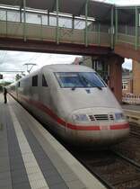 Hier durchf�hrt ein umgeleiteter ICE 1 am 20.05.13 den Bahnhof Gie�en.
