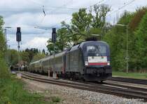 ES 64 U2-099 der TX Logistik bringt am 04.05.13 einen TEE-Sonderzug nach Freilassing durch A�ling.
