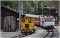 RE1148 mit Ge 4/4 III 649  Lavin  kreuzt in Berg�n den Tm 2/2 83. (21.05.2013)