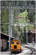Tm 2/2 83 wartet in Berg�n die Kreuzung mit RE1148 ab. (21.05.2013)