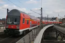 Hier ein RE1 (RE18071)  Baumbl�ten-Express  von Werder(Havel) nach Berlin Ostbahnhof, bei der Ausfahrt am 1.5.2013 aus Berlin Hbf. 