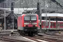 143 336-6 mehr schwarz als rot an der Lokfront bei der Ausfahrt als S 6 nach Essen Hbf. in K�ln Hbf. 20.5.2013
