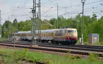 103 222 beschleunigt mit ihrem Messzug am 14.05.13 aus dem Bahnhof Muldenstein heraus um eine Messfahrt nach Delitzsch zu unternehmen.