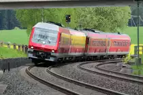610 002 und 610 520 sind mit dem RE 3696 von Regensburg nach Hof Hbf auf der KBS 855 unterwegs, hier bei Marktleuthen. 20.05.2013