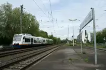 SWEG-Triebwagen 503 und BSB-Triebwagen 017 am 09.05.13 bei der Einfahrt in Freiburg (Breisgau) Hbf.