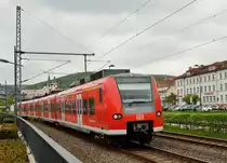 Aus dem Bahnhof Mosbach Baden ist sogerade der 425 216-9 ausgefahren mit dem Ziel Neckarelz. 3.5.2013