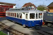 ASm: Im Rollmaterialbestand der ASm befinden sich noch drei fahrt�chtige, sehr interessante historische Fahrzeuge. Beim Bre 4/4 116 handelt es sich um den aus den Gr�ndungszeiten der LJB stammenden CFe 4/4 1 1907 (ex OJB BFe (BDe) 4/4 1). Der Br 161 wurde im Jahre 1920 von der damaligen SNB als B4 (C4) 20 in Betrieb genommen. Im Jahre 1978 erfolgte der Umbau zum Buffet- und Salonwagen. Wegen der Fahrplandichte sowie der neu eingef�hrten H�chstgeschwindigkeit ist dieser schmucke Zug nur noch �usserst selten unterwegs. Das gleiche Schicksal erlebt auch der Bre 516  ANKERSTUBE  ex BTI BDe (CFe) 4/4 6 aus dem Jahre 1947. Bereits seit l�ngerer Zeit wartet er n�mlich in der Abstellanlage Biel auf bessere Zeiten. Am 1. April 2009 wurde der Bre 4/4 516  ANKERSTUBE  vor der BTI Werkst�tte T�uffelen aufgenommen.
Foto: Walter Ruetsch