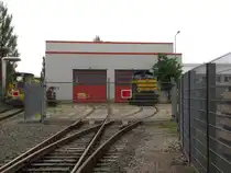 Erfurter Gleisbau 211.074 (92 80 1211 074 0 D-EGB) am 22.05.2013 auf dem Gel�nde der Erfurter Gleisbau GmbH in Erfurt. Von einem Fu�weg aus fotografiert.