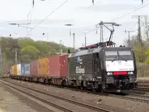 E 189 098 mit Containerzug durch K�ln West am 17.04.2013