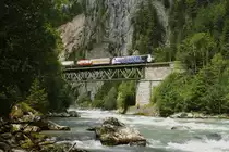Lokomotion f�hlt sich mittlerweile auch im Gseis wohl, daher werden jetzt auch neben den umgeleiteten Verona-Ostrava-Z�gen, planm��ig die neuen EKOL-Z�ge Triest-Ostrava �ber die Kronprinz-Rudolfs-Bahn gefahren.
Auf dem Bild zu sehen ist der umgeleitete STEC 43562 (Verona Q.E. - Hohenau (- Důl Paskov)) auf der Ges�useeingangsbr�cke am 19.05.13, Zuglok war die LM 189 917.