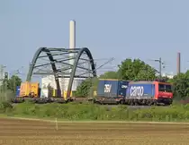 Am 19.Mai 2013 war SBBC 482 012 bei Burgstemmen mit einem KLV-Zug auf dem Weg Richtung S�den.