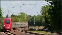 Es ist vollbracht,mein Bahnbild Nr.400 ist im Kasten. Eine Szenerie vom Mai 2013
zeigt den Thalys bei der Durchfahrt am Bahnhof von Eschweiler (Rhl)auf der KBS 480.
Vielen Dank an alle f�r die Kommentare,das Lob,Anregungen und auch Kritik.
