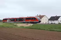 642 116 f�hrt am 22.5.13 �ber den Bahn�bergang n�rdlich von St.Veit nach Gunzenhausen.


