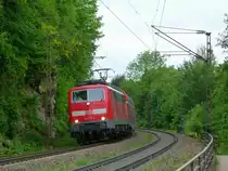 111 227 ist am 24.05.13 mit dem RE nach M�nchen kurz vor Regensburg unterwegs. In wenigen Sekunden �berquert der Zug die Mariaorter Br�cke bei Regensburg Pr�fening.