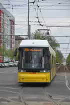 BERLIN, 01.05.2013, Wagen 4007 als MetroTram M10 nach Nordbahnhof bei der Einfahrt in die Haltestelle Landsberger Allee/Petersburger Straße