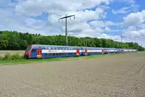 Cupfinal FC Basel-GC im Stade de Suisse Bern, GC Extrazug Nr. 3: DPZ 038+015 zwischen Lyssach und Hindelbak, 20.05.2013. 

