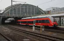 Hier 442 620-1 und 442 816-5 als RB14 (RB18917) von Nauen nach Berlin Schönefeld Flughafen, bei der Einfahrt am 18.5.2013 in Berlin Ostbahnhof. 