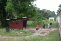 Hst. Khlong Khut, Blickrichtung Nong Pla Duk Junction, am 17.Mai 2013. 

