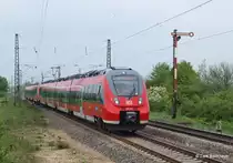 442 234 und ein unbekannt gebliebener 442 sind am 07.05.13 auf der S1 bei Eggolsheim Richtung N�rnberg unterwegs.
