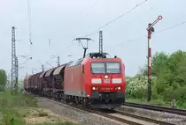 185 066-8 rollt mit einem kurzen G�terzug am 07.05.13 durch Eggolsheim Richtung N�rnberg.