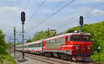 S� 363-011 zieht EC158 'Croatia' durch Maribor-Tabor Richtung Wien. /17.5.2013