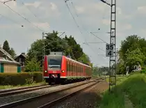 RE8 bei Gubberath am Bahn�bergang F�rther Hecke am Samstag den 25.5.2013
