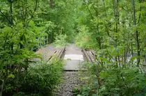 Die w�rttembergische Schwarzwaldbahn am 27. Mai 2013 an einer Eisenbahnbr�cke in Calw.