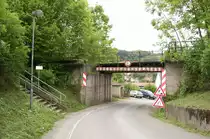 Die w�rttembergische Schwarzwaldbahn am 27. Mai 2013 an einer Eisenbahnbr�cke in Calw.