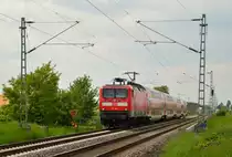 Am Samstag den 25. Mai 2013 kommt die 112 164 mit einer RE7 nach Hamm in Richtung Nievenheim heran gefahren. 