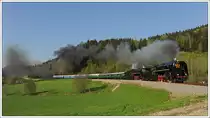 475.196 und 475.179 mit ihrem Sonderzug von �umperk (CZ) �ber Glucholazy (Pl) nach Vr�tky (SK) am 9.5.2013 kurz nach Brann� (CZ) aufgenommen. 