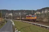 372 008 (94 54 1372 008-3 CZ-CDC) mit Autoteilezug am 05.03.2013 bei Strand