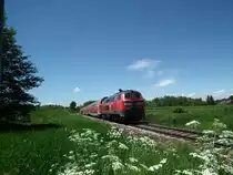Am 28.05.2013 schiebt 218 423 ihren RE nach M�nchen Hbf. Hier kurz nach Thann- Matzbach.