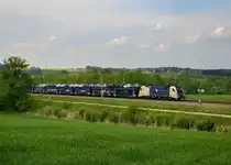 1216 950 mit einem Autozug am 09.05.2013 bei Taufkirchen an der Pram.