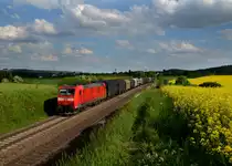 185 158 mit einem Stahlzug am 28.05.2013 bei Dettenhofen.