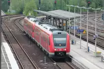 612 597 und 612 064 kamen als RE 3025/3005 aus W�rzburg Hbf beim Halt in Neuenmarkt-Wirsberg, ab hier fahren die beiden Triebwagen getrennte Wege. Der erste Triebwagen f�hrt als RE 3025 nach Hof Hbf und der zweite Triebwagen f�hrt als RE 3005 nach Bayreuth Hbf. 20.05.2013