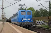 140 834-3 im neuen, blauen Farbkleid kam mir am 30.05.2013 als PRESS 140 042-4 und Kesselwagenzug mit Fahrtrichtung Wunstorf in Dedensen-G�mmer vor die Linse gefahren.
