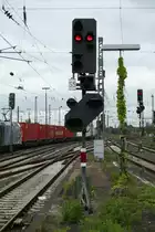Das ZSig (Zwischensignal)  S5  von Worms Hbf. Es steht am n�rdlichen Ende des Bahnsteigs 5.
Rechts hinten sind die Signale  S4  und abgeschnitten das  S3  zu erkennen.