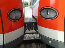 Hier sieht man die Kupplung zwischen zwei 423ern, aufgenommen im S-Bahnhof M�nchen Hackerbr�cke, 23.Mai 2013.