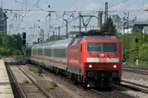 120 138 am 18.05.13 mit ner leichten Delle und dem Kukident-Express 2082 am Heimeranplatz