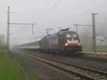 182 508 / ES64 U2-008 steht am 01. Juni 2013 mit dem mit DPE 25718 (M�nchen Hbf - Berlin Spandau) im Bahnhof Kronach.