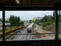 Neue Gleise am Ostkreuz (Blick Richtung Westen) Derzeit steigen Fahrg�ste in Richtung Stadt auf dem n�rdlichsten Bahnsteig ein. Das ist ein Provisorium, sp�ter werden Bahnsteig und Gleise wohl zur Ostbahn (Richtung Kostrzyn) geh�ren. 1.6.2013