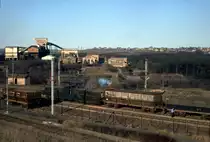 Frankreich, Meurthe-et-Moselle, Tucquenieux, von hier aus wurde das Eisenerz mit SNCF  B�geleisen  CC-14174 zu den lothringischen und luxemburgischen H�tten gebracht. Scan eines Dias aus dem Jahr 1975