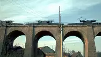Frankreich, Meuse, drei SNCF  B�geleisen  des Typs CC-14100 davon zwei abgeb�gelt,bei Montm�dy, auf dem Viadukt von Thonnes-les-Pr�s, Scan eines Dias aus dem Jahr 1976
