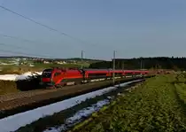 1116 207 mit einem Railjet nach Z�rich am 24.12.2012 bei P�ndorf.