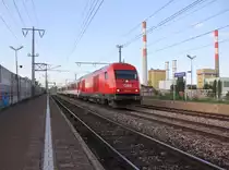 Auf dem Weg nach Wien Hbf: 2016 034 mit REX in Wien Haidestra�e. Aufgenommen am 14.05.2013.