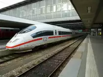 Der ICE  Leverkusen  steht hier am 20.Mai 2013 im M�nchner Hbf.