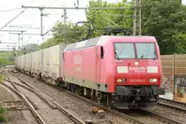 145 016-2 bringt am 01.06.2013 neue Continental Container zum Verladeplatz in Hannover Bornum. Die Aufnahme entstand in Hannover Linden/Fischerhof.