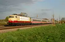 103 245 mit IC 2201 vor Haspelmoor (26.04.2013)