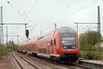Ein Doppelstock-RE nach Treuchtlingen erreicht am 6.5.13 Pleinfeld. Die Sch�rze des Steuerwagens wurde scheinbar vor kurzem erneuert.
